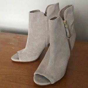 Guess Suede Peep toe Booties